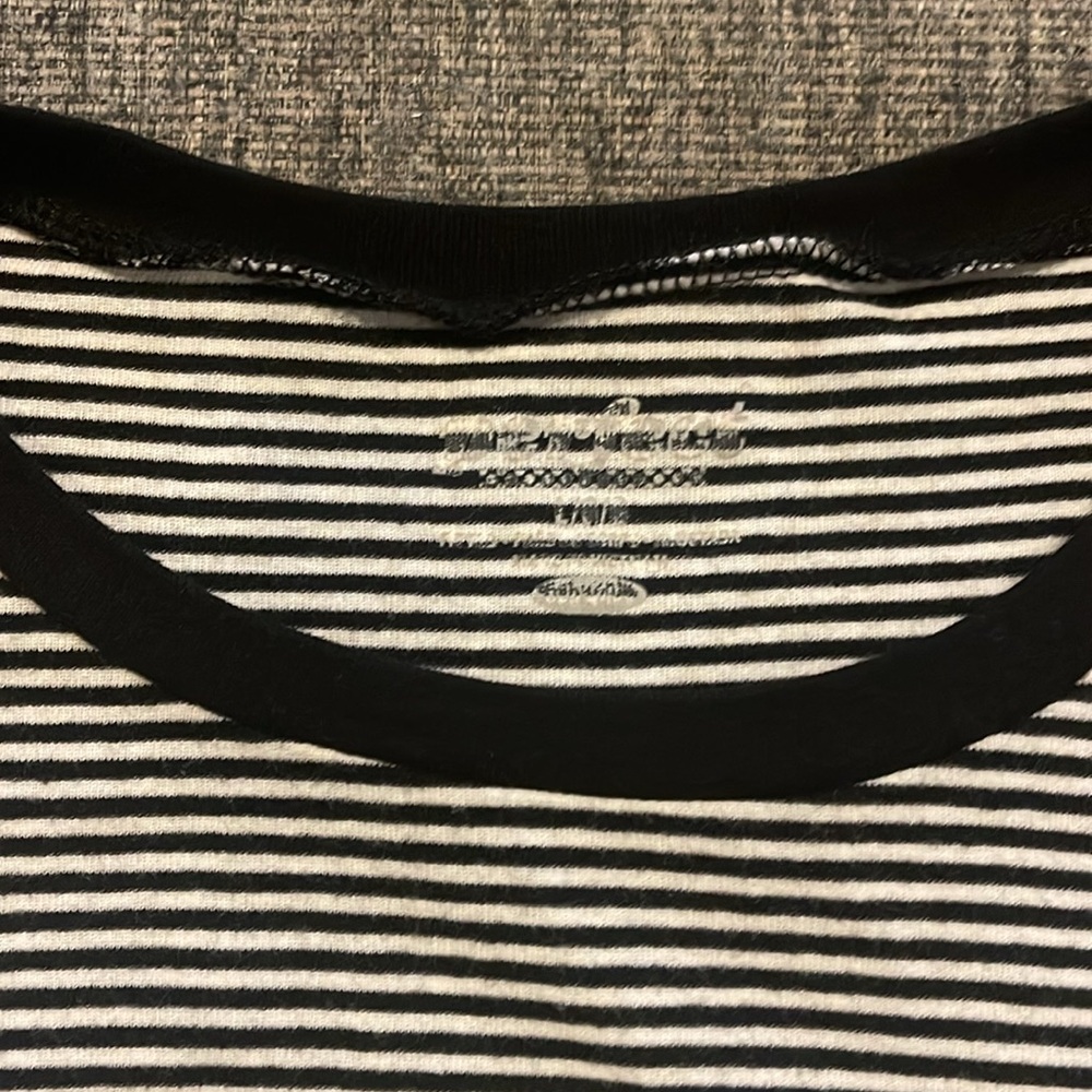 Black and white striped shirt - Picture 2 of 3